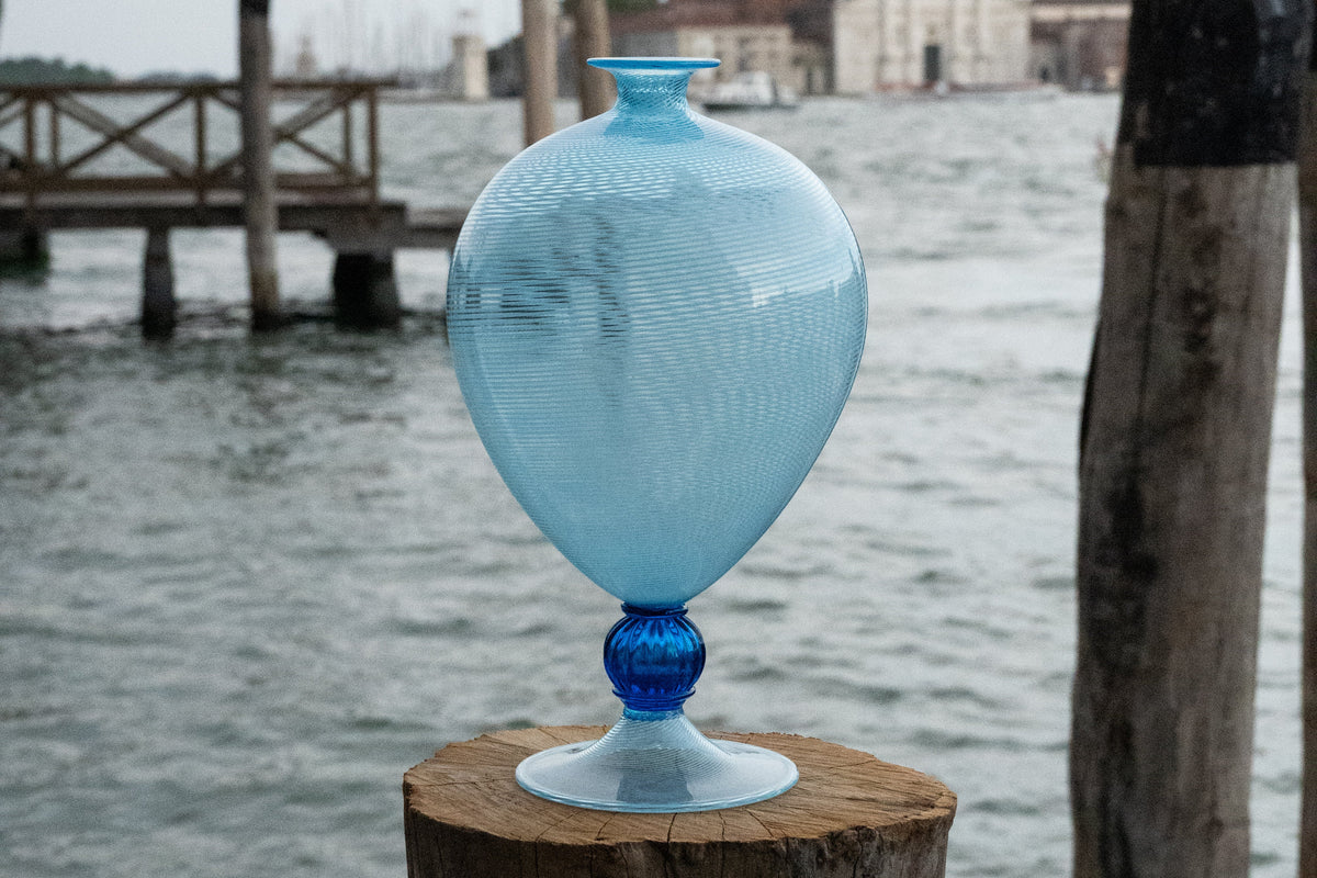 Veronese vase with aquamarine filigree