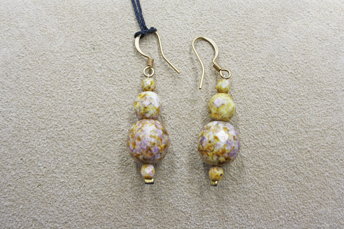 Earring with small and medium ball - AVAILABLE IN VARIOUS COLORS
