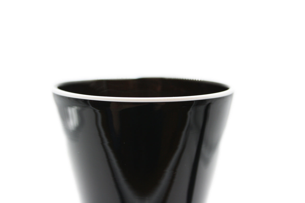 Black and white goblet with white filigrana