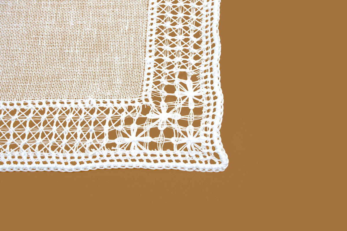 Set of 2 white bissone placemats and napkins
